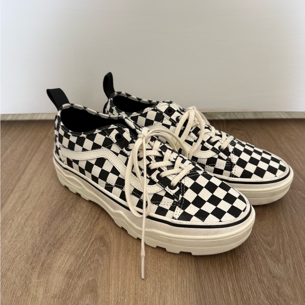 Vans checkerboard lace up shoes - Picture 3 of 13